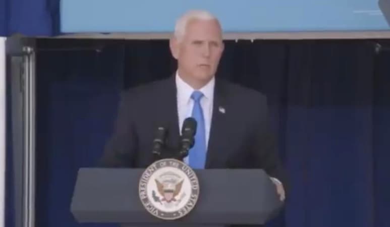 Ante unas 400 personas congregadas al aire libre y bajo un inclemente sol en Central Christian University, en el oeste de Orlando, el vicepresidente recordó el apoyo de la actual Administración de la Casa Blanca a Juan Guaidó, el líder opositor venezolano. (Especial)