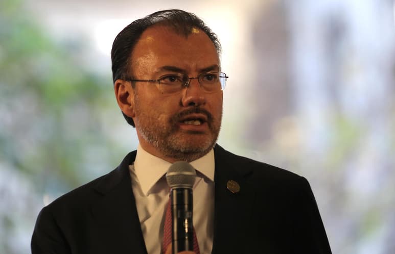 La decisión de Videgaray estaría encaminada a protegerse de una eventual orden de aprehensión. (ARCHIVO)