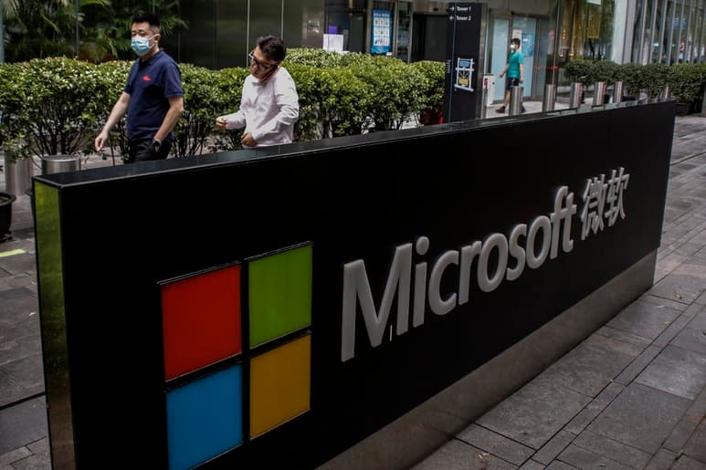 La multinacional estadounidense Microsoft seguirá permitiendo varias formas de trabajo remoto a sus empleados una vez reabra sus oficinas cuando la pandemia esté controlada, sumándose así a la tendencia que están marcando las empresas tecnológicas. (ARCHIVO)