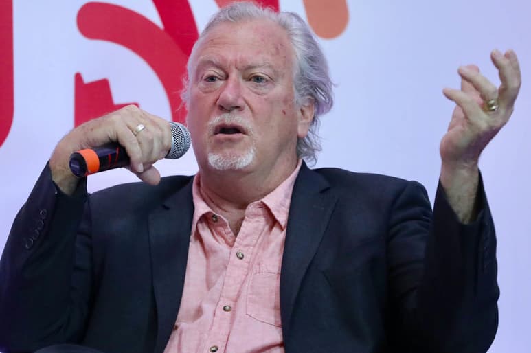 El reconocido periodista y escritor especializado en temas de Latinoamérica señala, en entrevista, que le preocupa que el Titular del Ejecutivo federal intente controlar a los medios e imponer agenda cada mañana con sus conferencias de prensa en Palacio Nacional. (ARCHIVO)