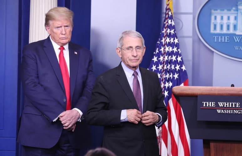El principal epidemiólogo del Gobierno de Estados Unidos, Anthony Fauci, se pronunció este domingo sobre un anuncio de la campaña electoral del presidente Donald Trump e indicó que usaron comentarios suyos sin su permiso y fuera de contexto. (ARCHIVO)
