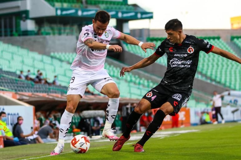 Los Guerreros del Santos Laguna recibieron hoy a los Xolos de Tijuana en el estadio Corona, en partido que estaba pendiente de la jornada 12 del torneo Guardianes 2020. (CORTESÍA)