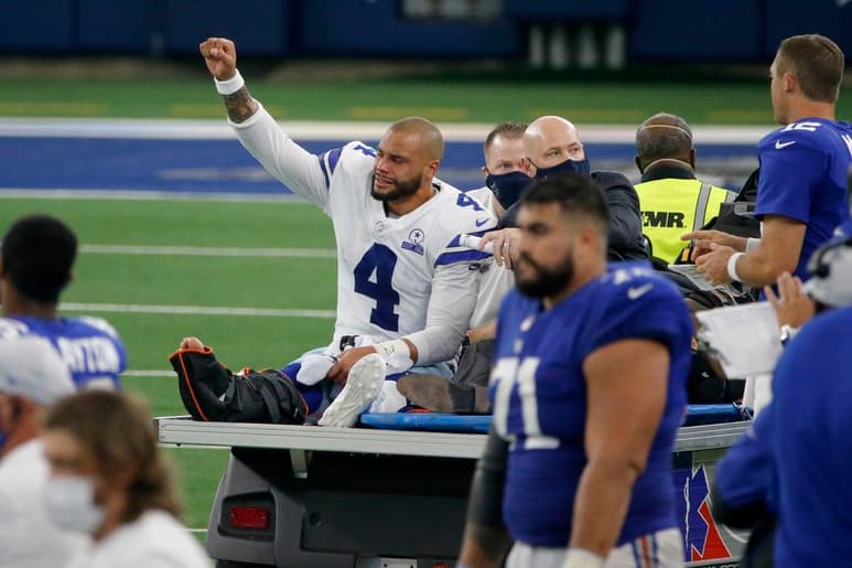 El mariscal de campo Dak Prescott sufrió una aparatosa lesión en el tobillo poco después de la primera recepción de touchdown de su carrera antes de que el suplente Andy Dalton dirigiera una marcha hacia un gol de campo en la jugada final, y los Cowboys de Dallas vencieron 37-34 a los Giants de Nueva York, que siguen sin victorias. (AP)