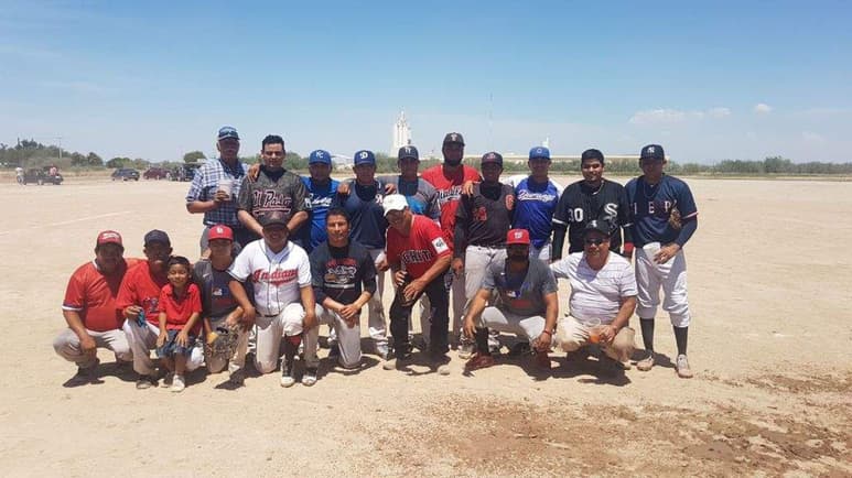 El equipo de Ex Orioles se quedó con la victoria sobre la escuadra de Max
Luna al son de 6 carreras por 2, en una fiesta deportiva. (Especial)