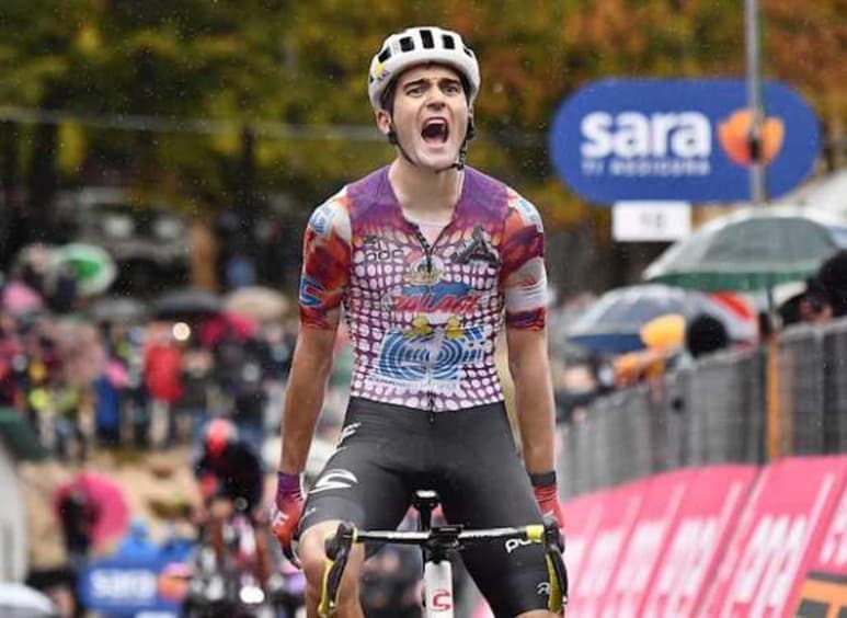 Ruben Guerreiro celebra tras llegar a la meta en la novena etapa del Giro.(EFE)