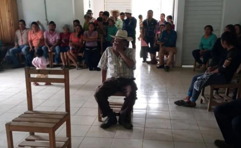 Personal de Protección Civil arribó a la zona para realizar una verificación y comprobó que tres viviendas presentaron daño total, 10 se ubican en zona de riesgo alto y ocho más en riesgo medio.
(ESPECIAL)