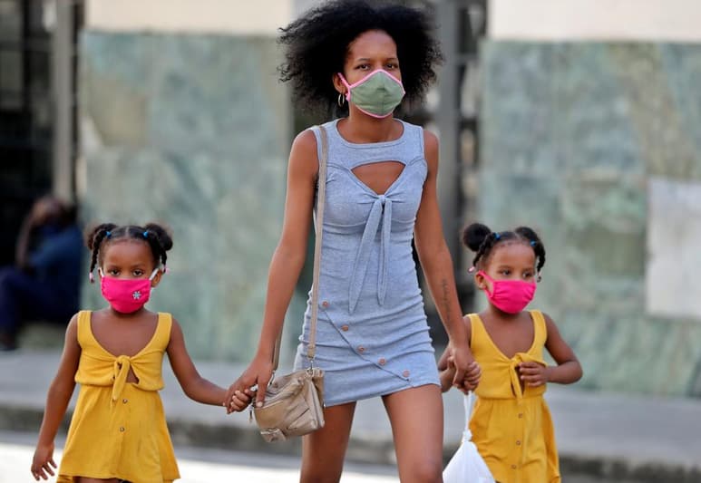 Cuba acumula un total de 6,000 diagnósticos positivos del coronavirus SARS-CoV-2 desde el inicio de la pandemia hasta este lunes, cuando casi toda la isla transita hacia la etapa de 'nueva normalidad'. (ARCHIVO) 
