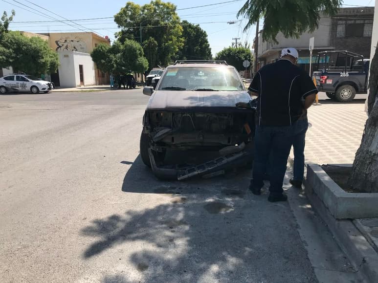 Los primeros peritajes indicaron que una camioneta Jeep Cherokee, color guinda, modelo 1998, que era conducida por un hombre de 82 años de edad, se desplazaba de sur a norte por la avenida Aldama.
(EL SIGLO DE TORREÓN)
