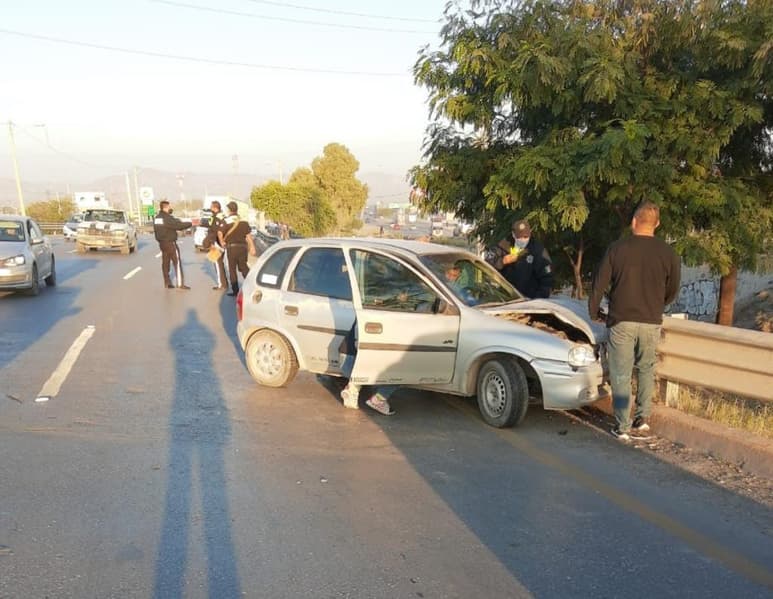 Los hechos se registraron minutos después de las 8:00 horas de este lunes en los carriles de circulación de Lerdo a Torreón, a la altura del canal Sacramento.
(EL SIGLO DE TORREÓN)