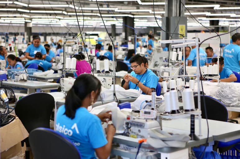 A cierre del mes pasado, se tienen registrados ante el Instituto un millón mil 692 patrones, lo que representa una tasa de crecimiento anual de 0.3%. (ARCHIVO)