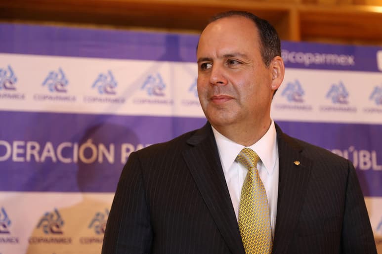 A pesar de que hay episodios dolorosos que son parte de la historia de México, parece no tener sentido revivirlos, dijo el presidente de la Confederación Patronal de la República Mexicana (Coparmex), Gustavo de Hoyos. (ARCHIVO)