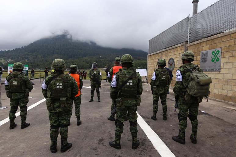 En la liberación de casetas fueron detenidas 16 personas, entre ellas 10 menores de edad.