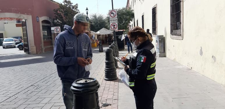 La Dirección Municipal de Seguridad Pública de Durango se encuentra infraccionando a quien no traiga cubrebocas. (EL SIGLO DE TORREÓN)