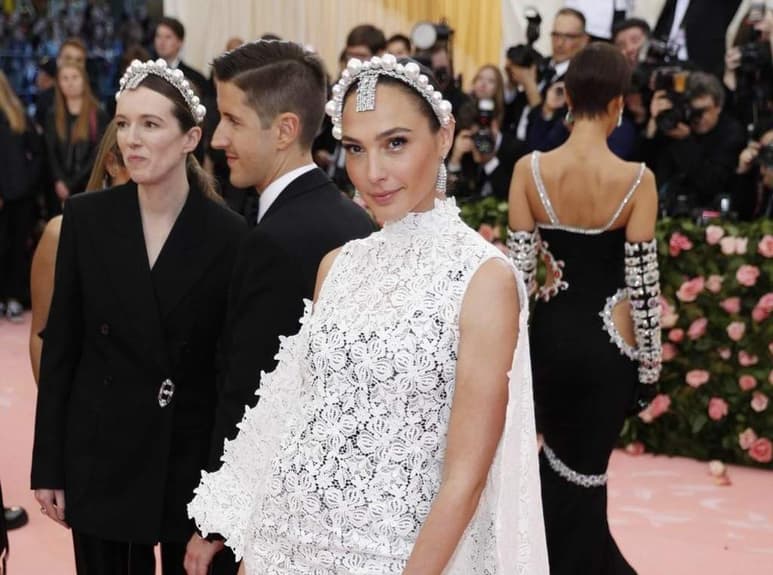 Papel. A través de sus redes sociales, tanto Gal Gadot como la cineasta Patty Jenkins compartieron la idea de la película.