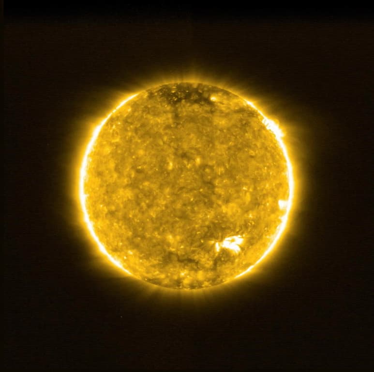 La astrónoma Julieta Fierro Gossman declaró que, dentro de cinco mil millones de años, el Sol dejará de reaccionar termonuclearmente, por lo que se inflamará y arrojará su atmosfera fuera del espacio, con lo que el planeta Tierra se fundirá con el espacio para formar parte de un gigantesco hoyo negro, por lo que dejará de existir. (ARCHIVO)