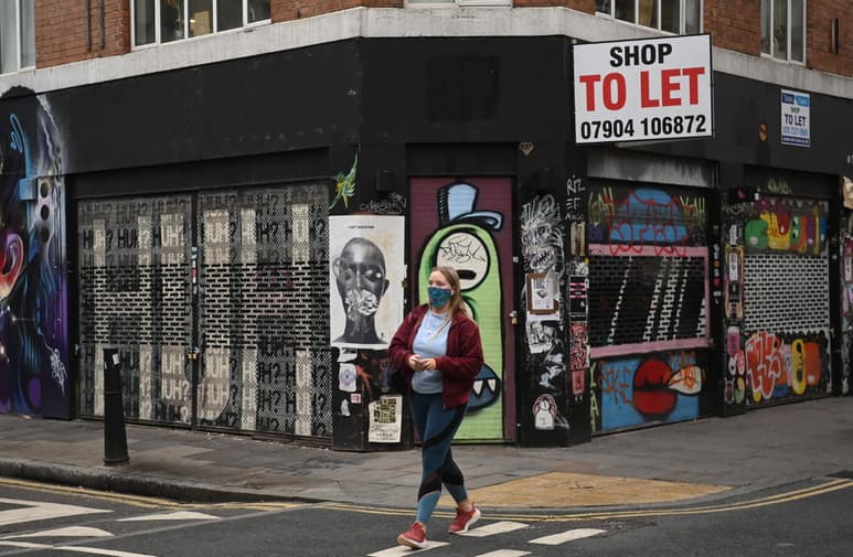 El líder de la oposición laborista en el Reino Unido, Keir Starmer, exigió este martes al primer ministro, el conservador Boris Johnson, que imponga un confinamiento en Inglaterra durante dos o tres semanas para frenar el incremento de contagios y muertes por COVID-19. (ARCHIVO) 