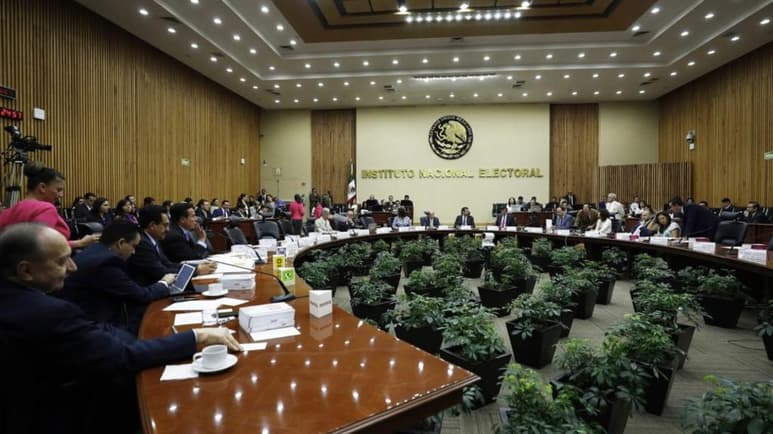 El secretario ejecutivo del INE, Edmundo Jacobo, quién encabezó el sorteo, detalló que todas las empresas han cumplido con los requisitos solicitados, principalmente el de la experiencia. (ARCHIVO)