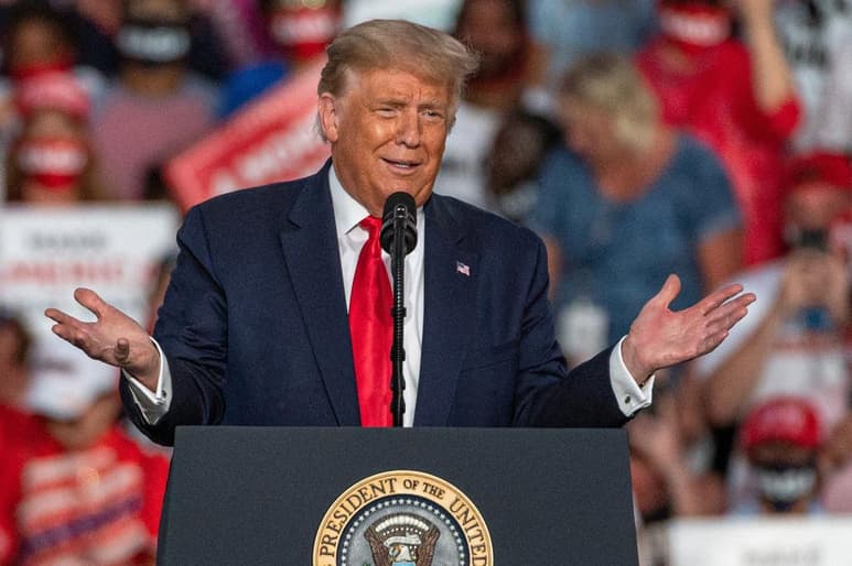 El presidente de EUA, Donald Trump, instó este martes al Congreso del país a 'ir a lo grande ' o a marcharse a casa durante las negociaciones sobre un segundo paquete de estímulo para paliar el deterioro económico debido a la pandemia. (ARCHIVO) 