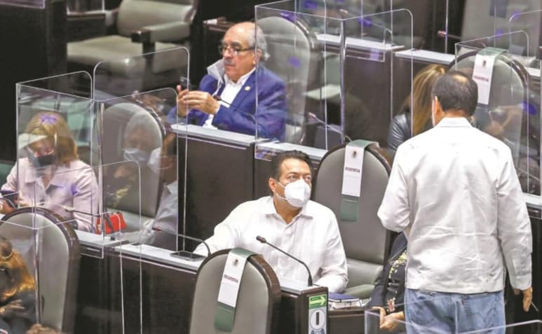 El proyecto para reformar la Ley Federal de Consulta Popular, busca que se puedan solicitar consultas federales con impacto regional, con el 2% de los inscritos en las listas nominales de los electores de los municipios y/o estados involucrados.
(ARCHIVO)