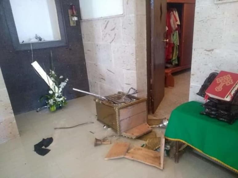 Los ladrones causaron múltiples daños por lo que los feligreses están indignados.
(EL SIGLO DE TORREÓN)