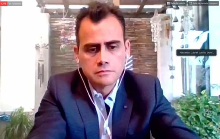 Vía telefónica Valdés Gutiérrez aseguró que por el momento se encuentra estable, atendiendo todas las recomendaciones médicas y respondiendo a la distancia algunas dudas o pendientes que surjan en la dependencia a su cargo por parte de algunos de los servidores públicos. (EL SIGLO DE TORREÓN)