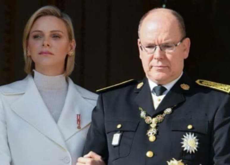 La próxima Navidad del príncipe Alberto podría ser distinta debido a una carta que le llegó en estos días, en la que una supuesta hija de 15 años, de origen brasileño, le suplica la reconozca y pase con ella los días festivos de diciembre. (Especial)
