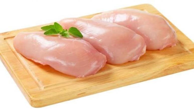 Los platillos cuyo protagonista es el pollo pululan en redes sociales y van desde recetas simples como sándwich de pollo, hasta platos fuertes más elaborados como crispy chicken o pollo en salsa de mango y habanero con verduras. (Especial)