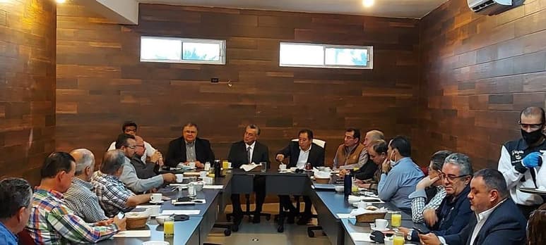 Los integrantes del CLIP acordaron sostener una reunión extraordinaria cada mes con el nuevo director de Tránsito y Vialidad. (EL SIGLO DE TORREÓN)