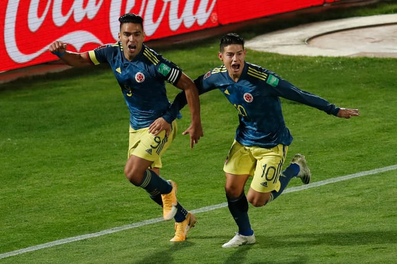 Festeja Radamel Falcao (i) tras marcar el tanto del empate. (AP)