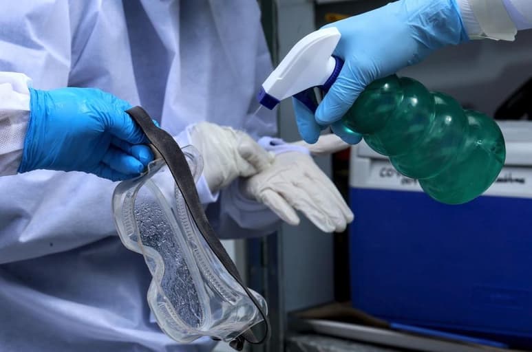 Insabi quiere usar 3 mil 139 millones de pesos de 'ingresos excedentes' para comprar 17 categorías de equipos e insumos.