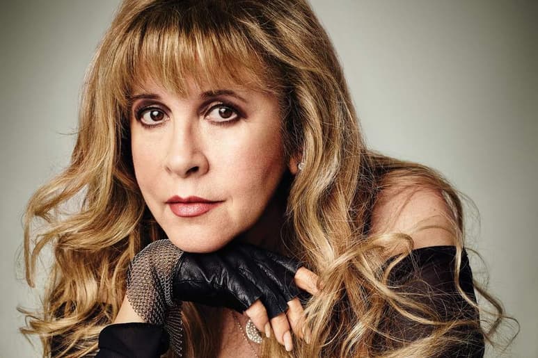 La rockera Stevie Nicks reprocha a la pandemia que no puede disfrutar los que considera los últimos años de su vida.