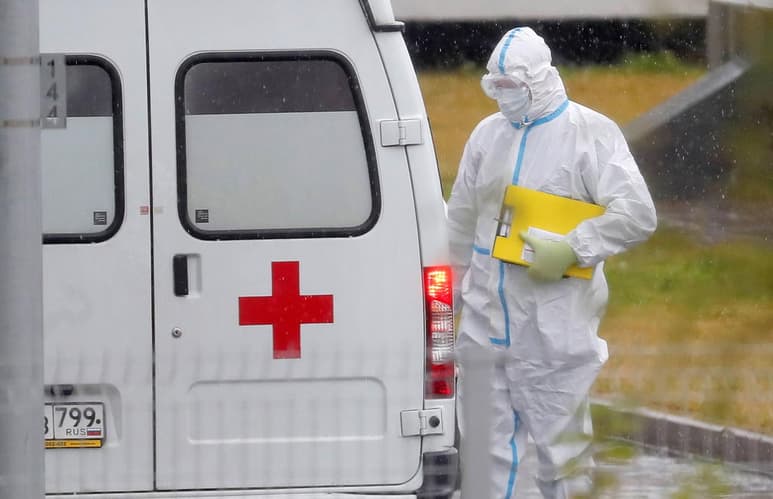El país, que tiene la cuarta cantidad más alta de contagios confirmados en el mundo con más de 1.3 millones, ha registrado más de 10,000 casos nuevos durante 11 días consecutivos. (ARCHIVO)