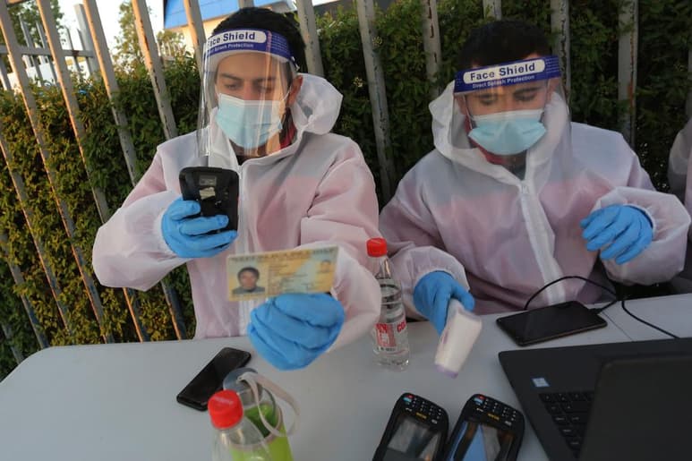 El Ministerio de Salud de Chile informó este miércoles de 1,089 casos de COVID-19, lo que supone una disminución de nuevos contagios del 5 % para los últimos siete y 14 días, aunque por contra la tasa de exámenes PCR que dieron positivos en la última jornada ascendió a 6.28 %. (ARCHIVO)