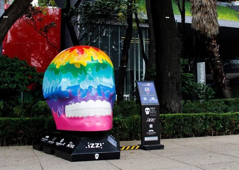 Cráneos callejeros anticipan la llegada de Día de Muertos en Ciudad de México. (INSTAGRAM//@mexicraneos)
