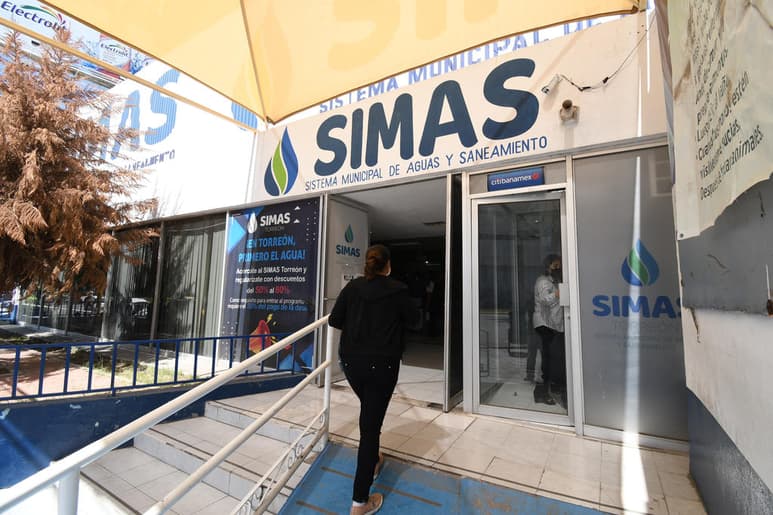 Se mantendrán los estímulos fiscales para deudores del Simas Torreón el próximo año, fue aprobada en Cabildo la propuesta del Consejo Técnico del sistema para extender el programa de apoyos que se implementó desde 2018 y en el que se otorgan descuentos diversos, mismos que van desde el 50 y hasta el 80 por ciento dependiendo del sector. (ARCHIVO)