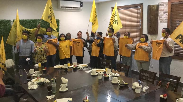 Militantes del Movimiento Regeneración Nacional (Morena) como César Bortoni, a cuatro días de las votaciones para renovar al Congreso Local, abandonaron su partido político, y se sumaron al Partido de la Revolución Democrática. (ARCHIVO)