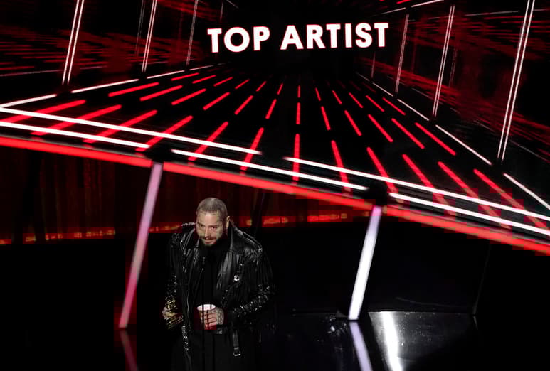 La noche de hoy 14 de octubre se llevó a cabo la entrega de los premios Billboard 2020, los cuales se realizan sin público debido a la pandemia. (AP)