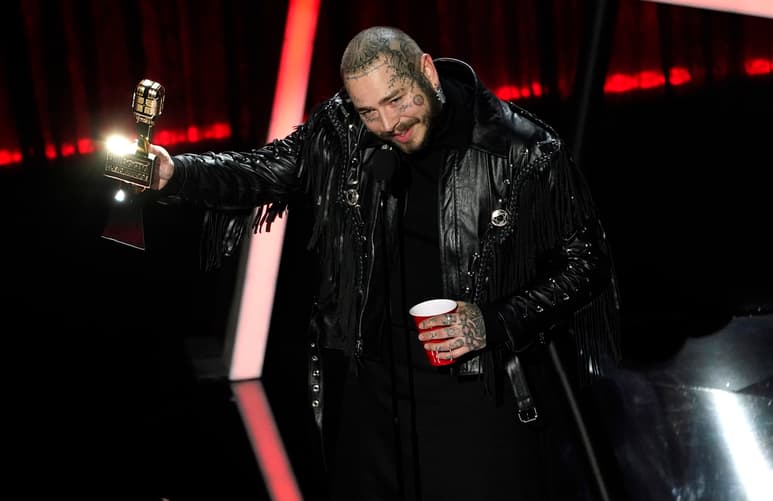 Ganador. Post Malone recibió el premio al mejor artista.