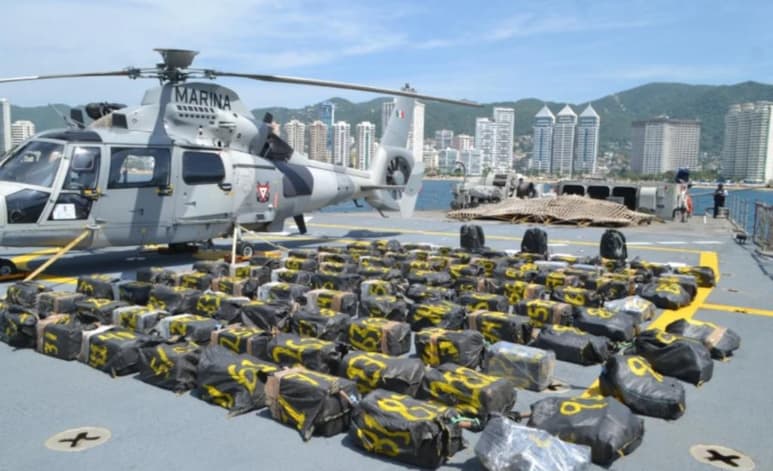 Tan sólo esta semana, el personal naval en funciones de Guardia Costera aseguró 2 mil 800 kilogramos de dicha droga, cuyo valor por kilogramo en el mercado ilícito se estima en 238.625 pesos y 12.5 dólares americanos.
(ESPECIAL)