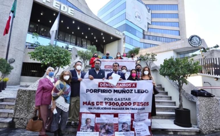 Diputados federales afines a su coordinador parlamentario en San Lázaro, Mario Delgado, presentaron una denuncia penal en contra de Porfirio Muñoz Ledo, quien busca la dirigencia nacional de Morena, por el presunto gasto de un millón 300 mil pesos que se han pagado en Facebook.
(EL UNIVERSAL)