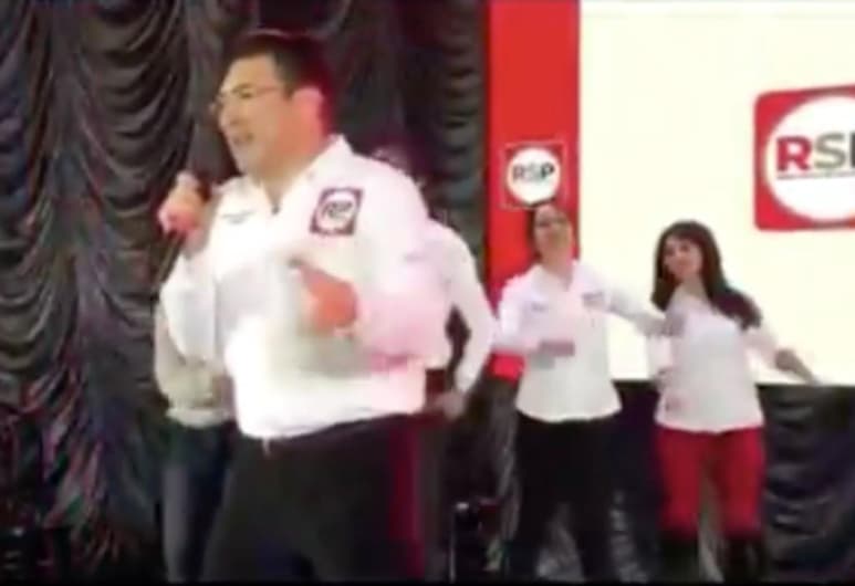 'Hoy somos muchos, no estamos solos, únete a nosotros, juntos adelante, RSP', entona el yerno de 'la Maestra' en una parte de la canción que ha sido retomada por Redes Sociales Progresistas para sus eventos y videos. (Especial)