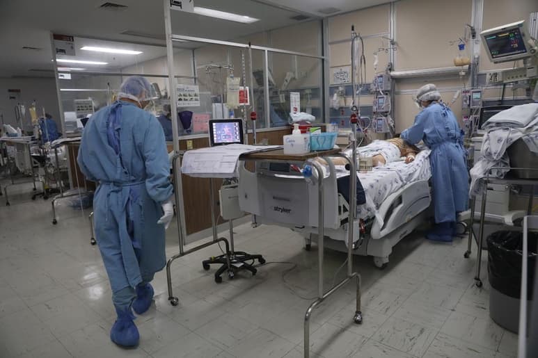 La pandemia por coronavirus dejará secuelas graves en los sistemas de salud de Latinoamérica y la atención de enfermedades no transmisibles será 'una bomba de tiempo', dijo a Efe Rolf Hoenger, presidente de Roche Farma para América Latina. (ARCHIVO) 