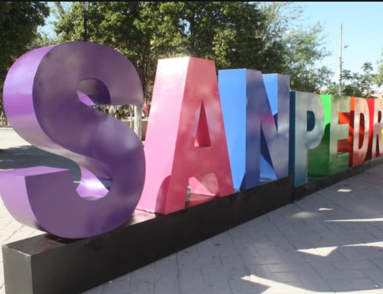 El circulante se agota en San Pedro debido al cierre de los bancos, la ciudadanía con posibilidades se traslada a los municipios vecinos para cobrar su quincena mientras que el resto se encuentra al borde del colapso social ante la falta de información y servicio por parte de las instituciones financieras.
(ARCHIVO)