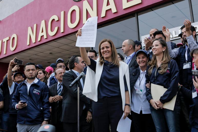 A menos de un año de unas elecciones decisivas, el Tribunal Electoral de México dio un duro revés a la oposición al negar el registro del nuevo partido del exmandatario Felipe Calderón y un espaldarazo al actual presidente, Andrés Manuel López Obrador, con la creación de tres formaciones afines al Gobierno. (ARCHIVO)
