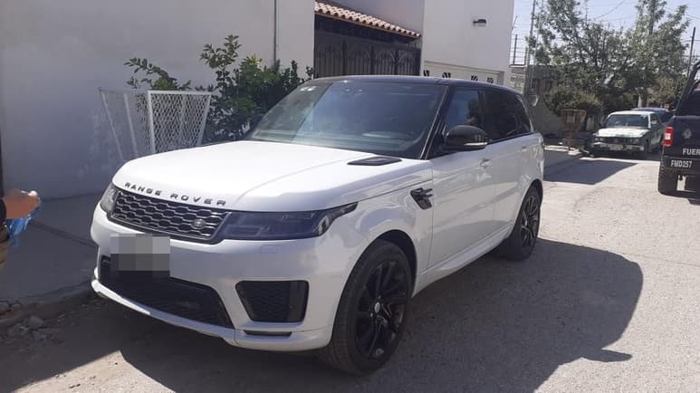 En Gómez Palacio elementos de la Policía Metropolitana localizaron una camioneta de lujo que fue robada con violencia, en el municipio de Torreón y fue localizada en la cercanía del Parque Industrial, en Gómez Palacio. (EL SIGLO DE TORREÓN)
