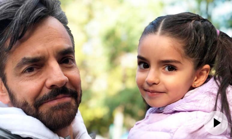 En dicho material el actor de 'No se aceptan devoluciones' fue mezclando imágenes de su pequeña hija de 6 años de edad con las de su madre e importante actriz del cine nacional, que falleció el 6 de abril del 2002, en su época de juventud. (Especial)