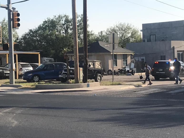 Una fuerte movilización policíaca se registró este jueves en la ciudad de Eagle Pass en Texas, derivado de la detención de dos mujeres que viajaban en una camioneta y en la que presuntamente transportaban a un grupo conformado por 16 personas migrantes; las cuales quedaron bajo la custodia de la Patrulla Fronteriza. (RENÉ ARELLANO)