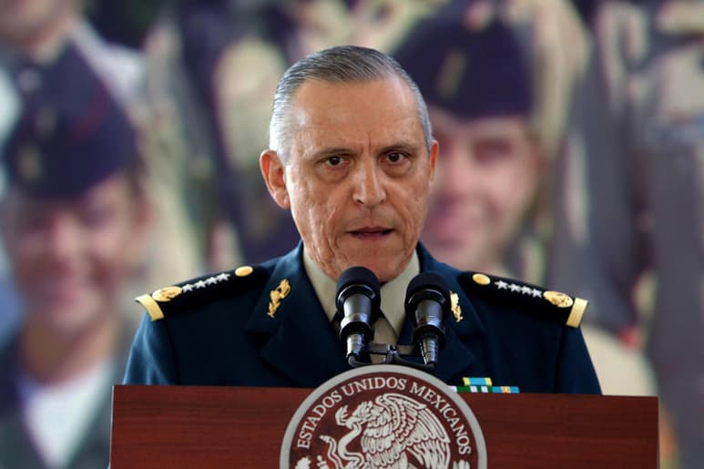 El general Salvador Cienfuegos Zepeda, secretario de la Defensa Nacional durante el sexenio del ahora expresidente priista Enrique Peña Nieto (2012-2018), fue detenido en Estados Unidos al llegar al aeropuerto de Los Ángeles por una investigación de presunta corrupción por narcotráfico. (EFE)
