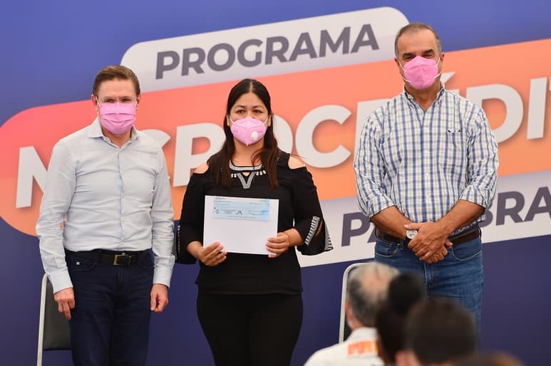 El gobernador dijo que se sigue impulsando programas que ayuden a las familias a reactivar sus negocios. (CORTESÍA)