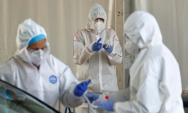 Francia registró 25,086 nuevos casos de coronavirus en las últimas 24 horas, la segunda cifra diaria más alta tras el récord de 30,621 registrado ayer, jueves. (ARCHIVO)